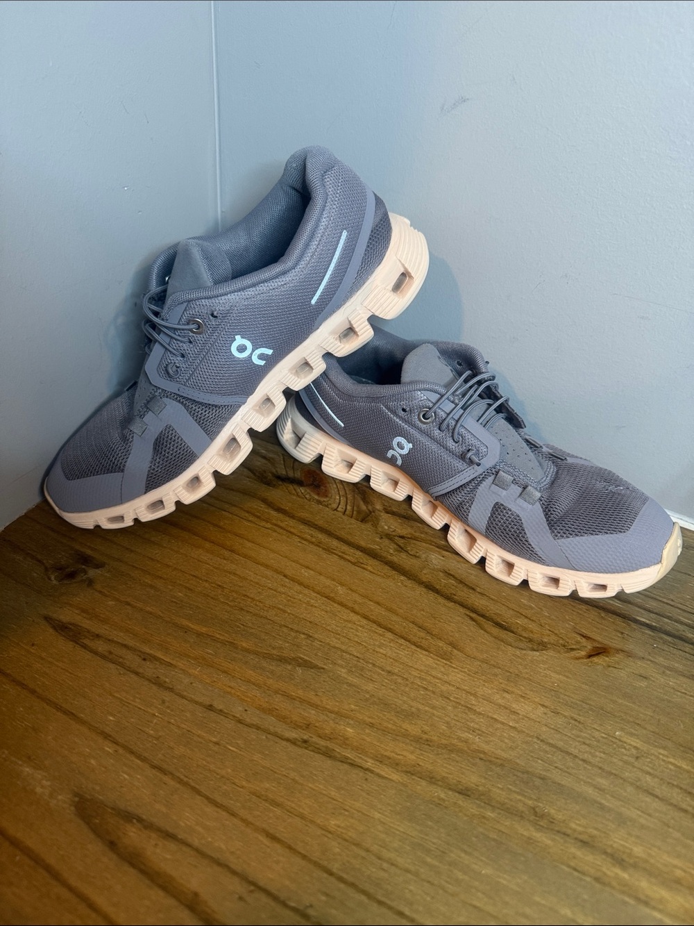 On Clouds Women's Gray Sneakers size 8